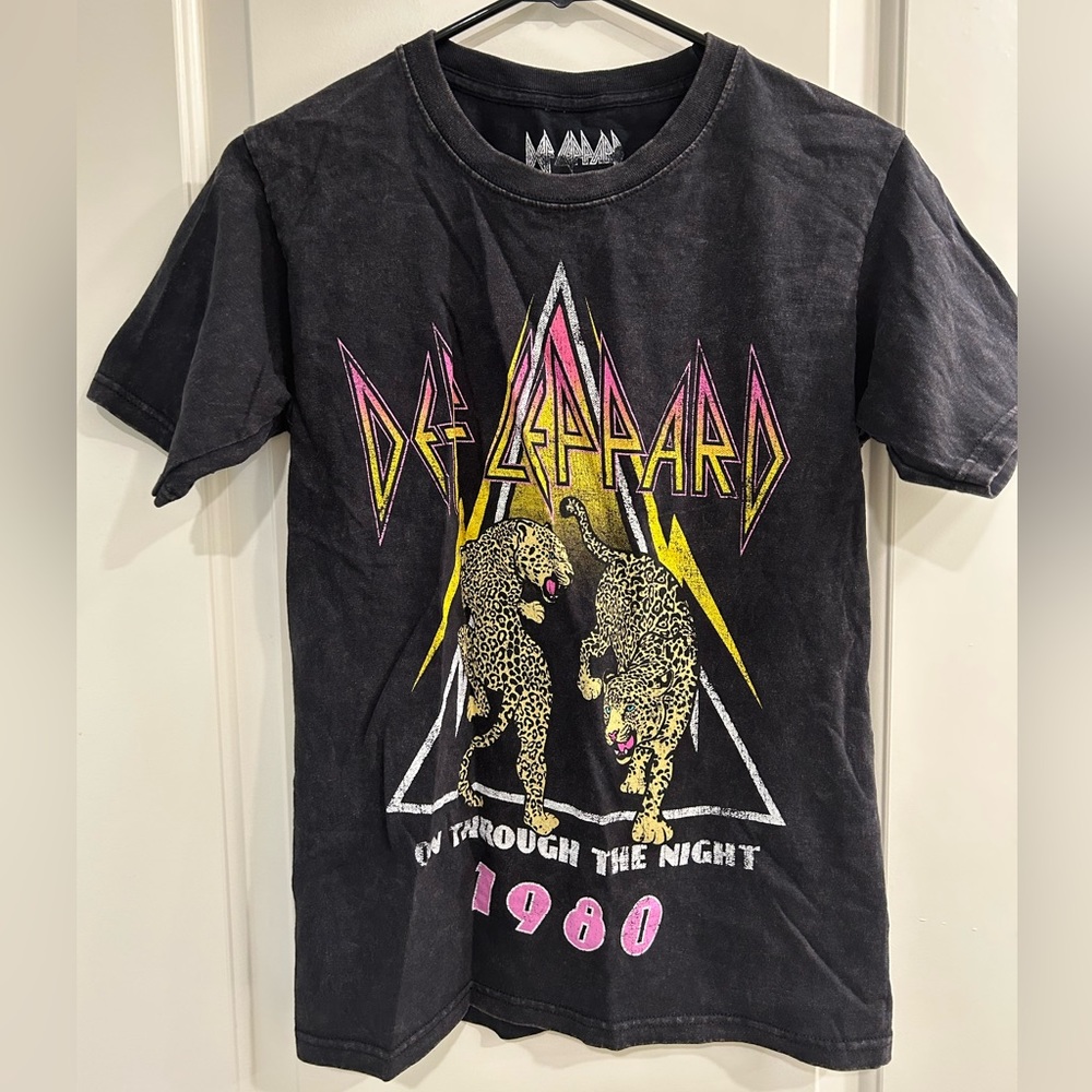 Def Leppard tee Size Small